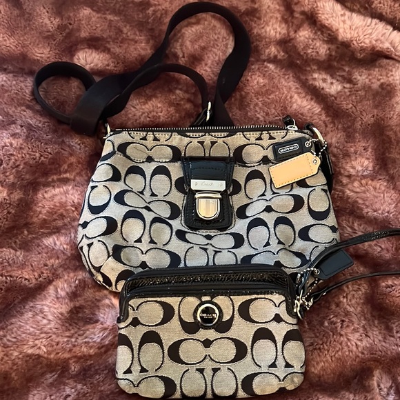 Coach logo, Crossbody, black and silver with wallet/comes with duster bag - Picture 1 of 9